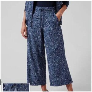 Athleta Cropped Pants Womens 16 Blue Camo Straight Leg Elastic Waist Pockets